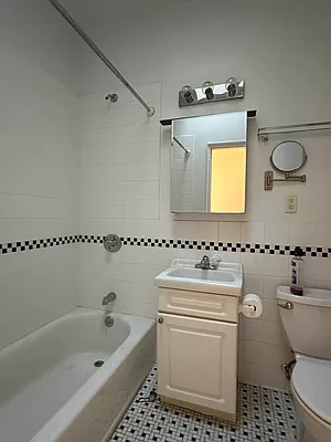 Rented by Eric Goodman Realty Corp | media 10