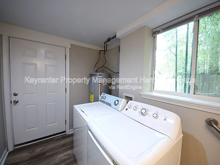 1303 Tallwood St #B — Photo 15