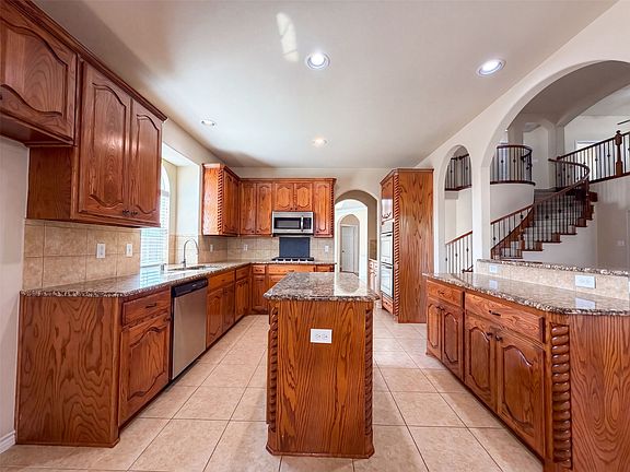 2nd image of 409 Lone Oak Ct
