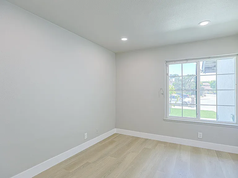 9909 Merced River Ave — Photo 36