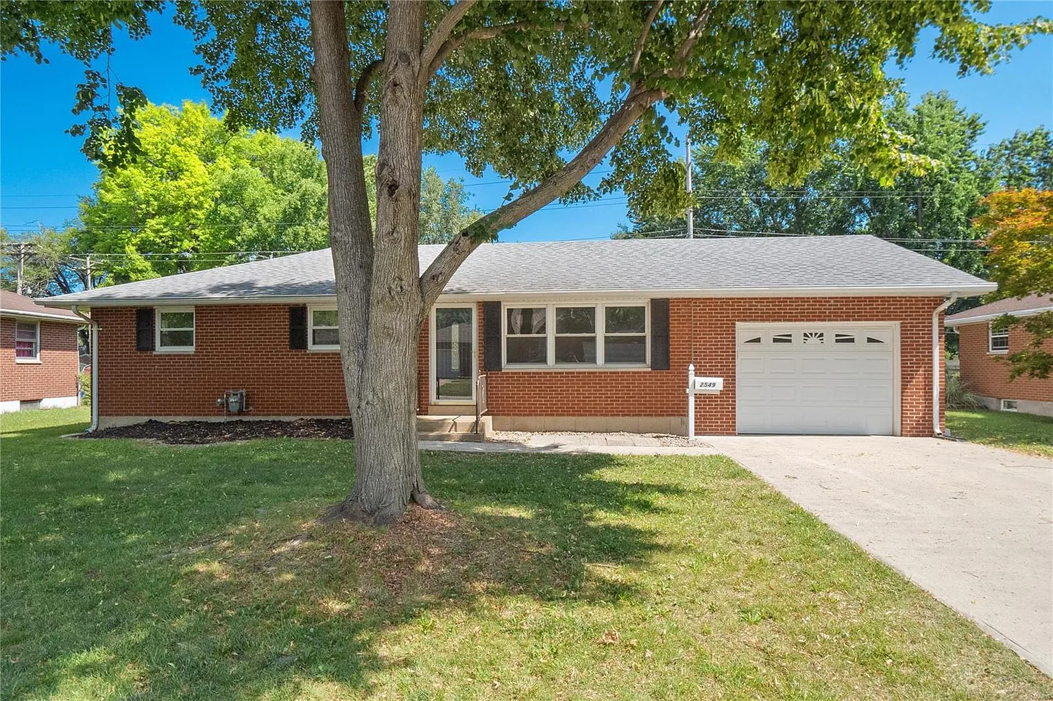 2549 Lynch Ave photo 1