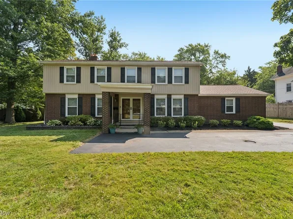 2911 Lee Rd, Shaker Heights, OH 44120