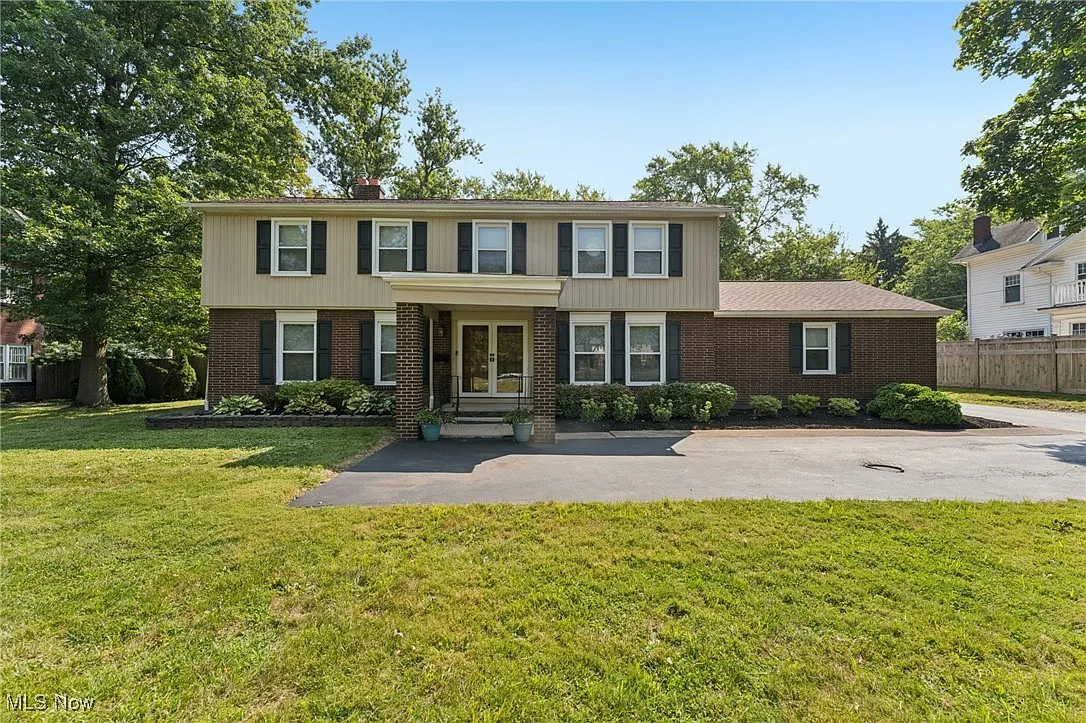 2911 Lee Rd photo 1