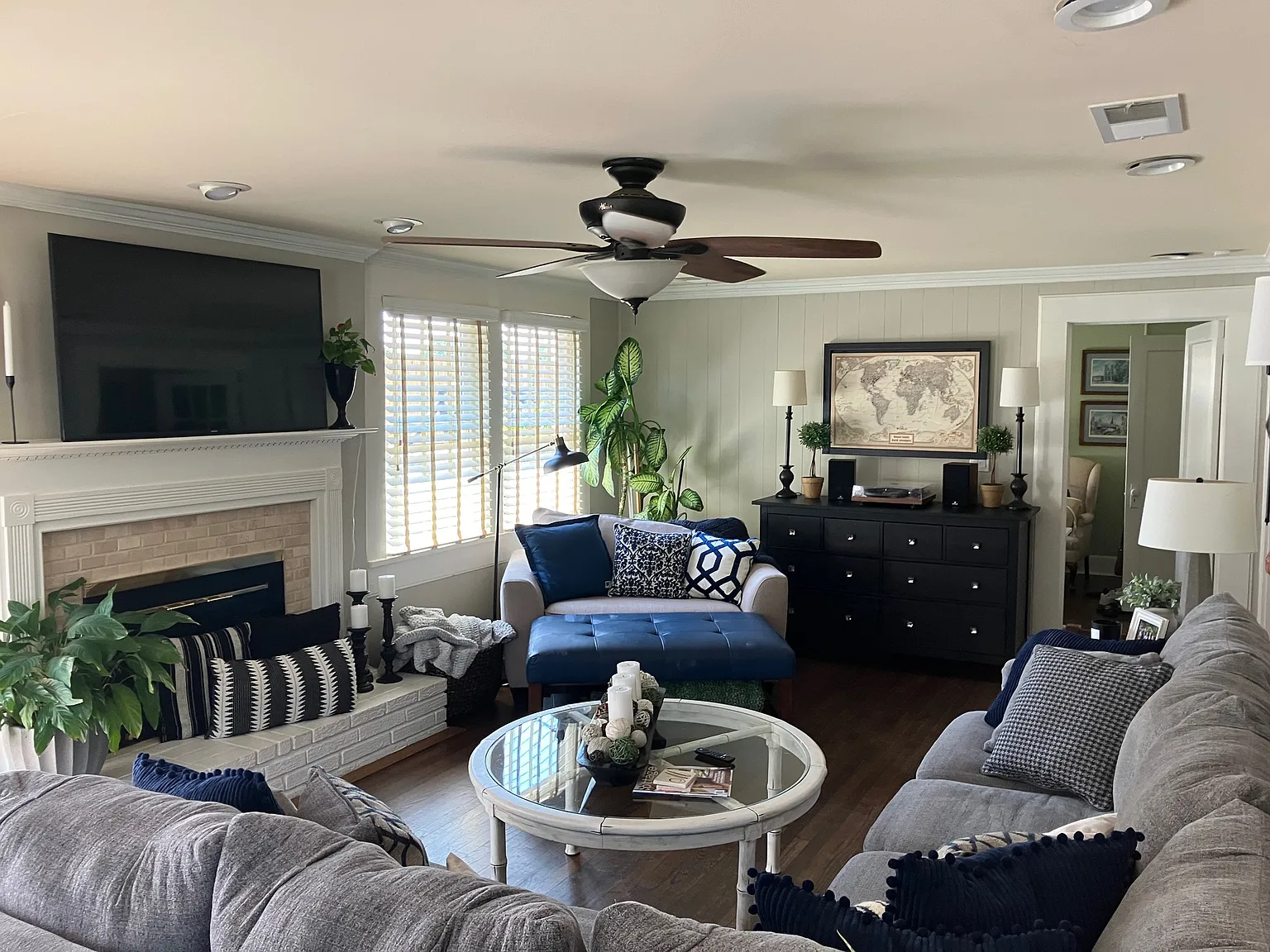 2 bed, 1600 sqft, $2,395 — Photo 3