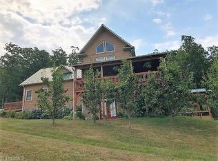 201 Bastogne Ln, Mount Airy, NC 27030