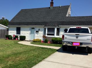 3227 N Jerusalem Rd, Levittown, NY 11756