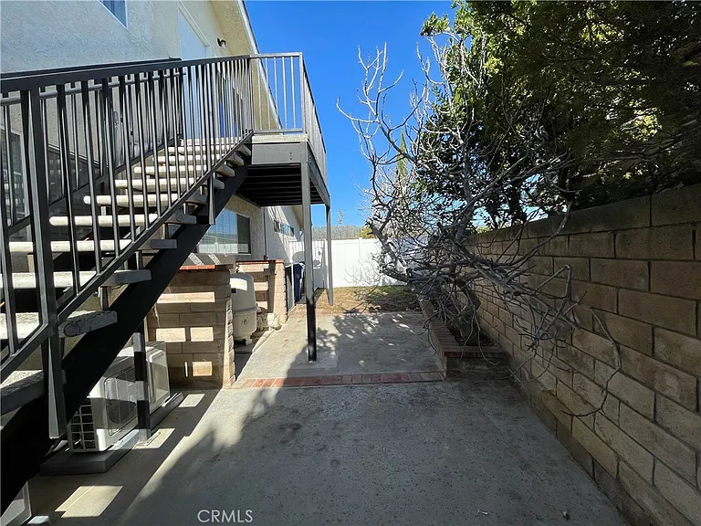 19153 Clymer St — Photo 15