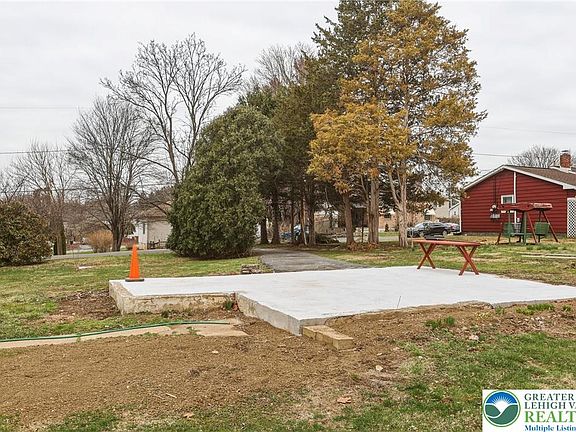 3rd image of 2520 Riegel St