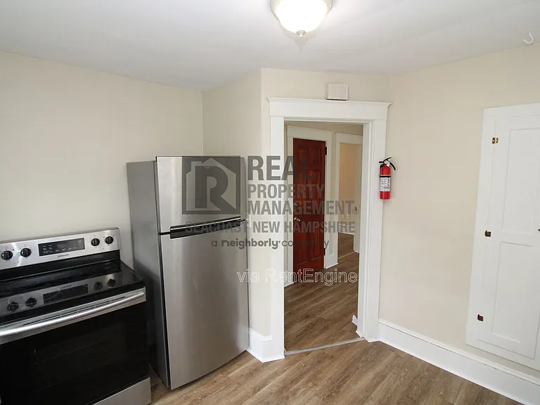 23 Grove St #B — Photo 2