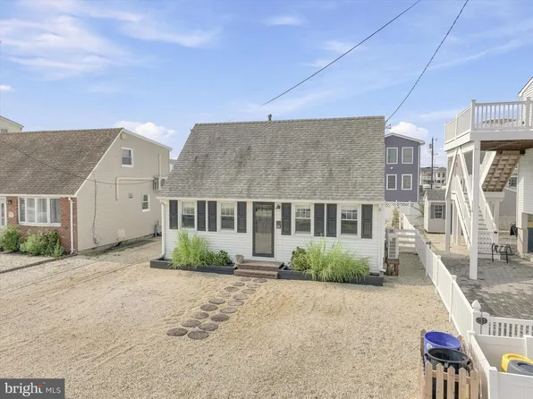 18 W South 34th St, Brant Beach, NJ 08008