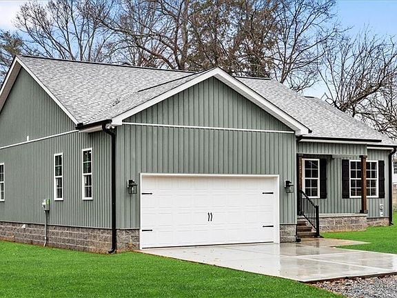 3rd image of 125 Albertson Rd