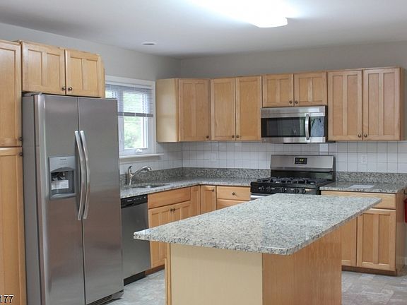 5th image of 105 Vista Dr