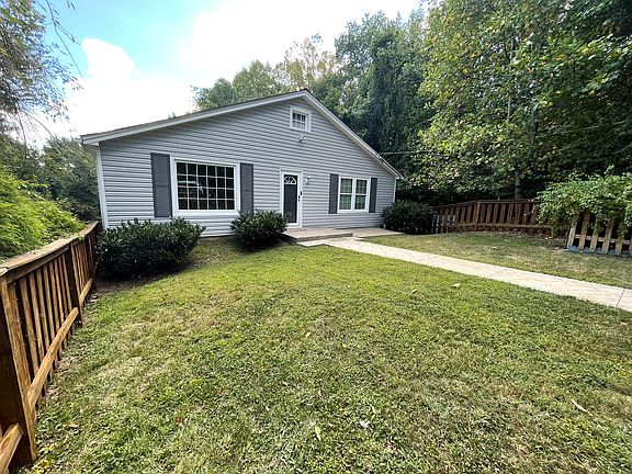 Fully-fenced front yard