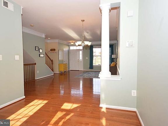 5th image of 521 Legrace Ter NE