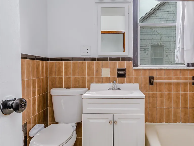 142 Humphrey Ave #2 — Photo 11