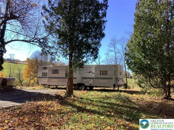 12 Lumber Ln, New Ringgold, PA 17960