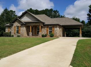 1726 Honeysuckle Ridge Dr, Deatsville, AL 36022
