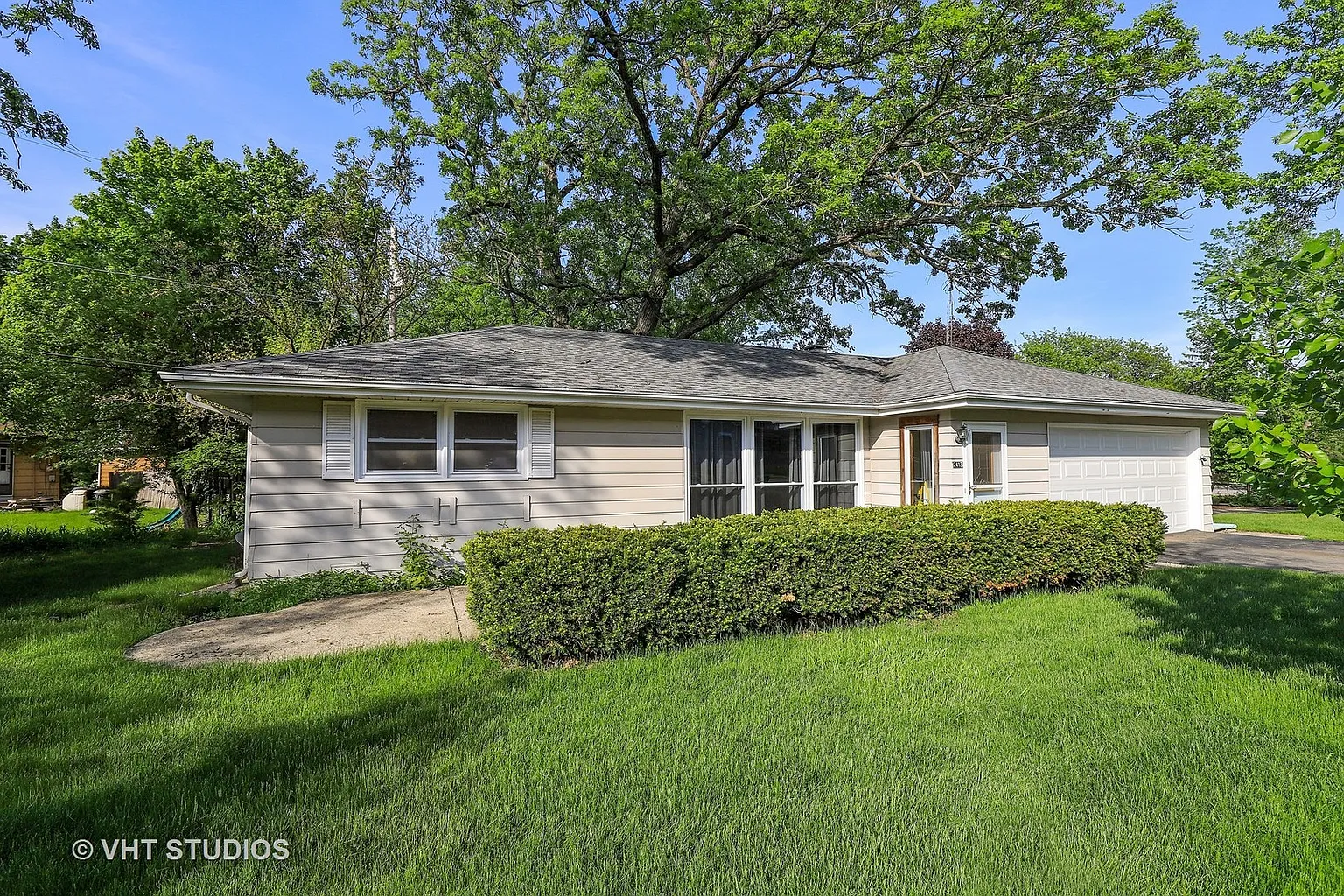 2412 Sunset Ln photo 1