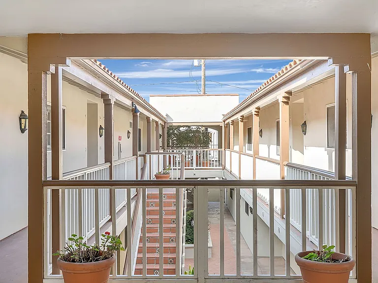 Affordable 2BR/2BA in Santa Monica 90403 Section 8 Voucher Holders Welcome — Photo 18