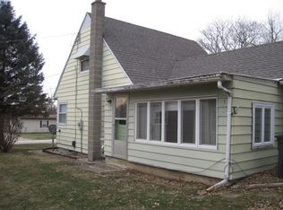 1013 Academy St, Dixon, IL 61021