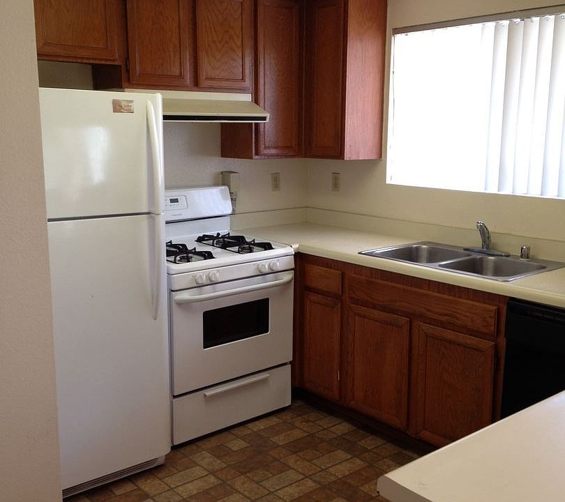 2nd image of 529 Hart Dr APT 01