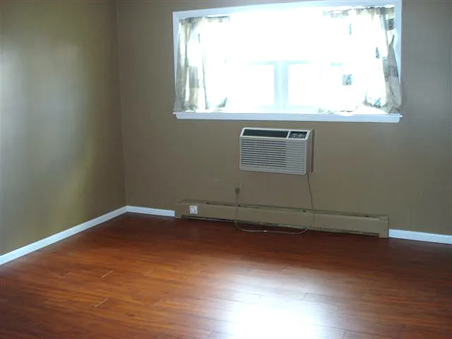 705 E 3rd St #2 — Photo 5
