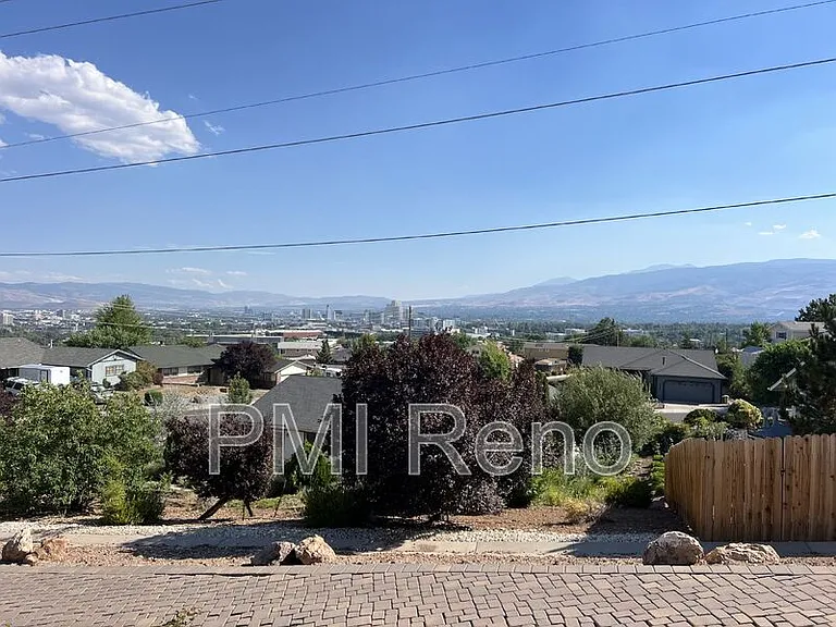 3025 Comstock Dr — Photo 1