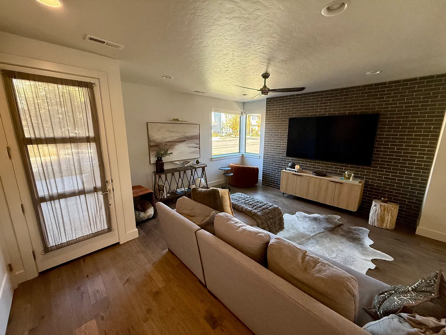 3 bed, 2.5 bath, 2154 sqft, $3,500 — Photo 3