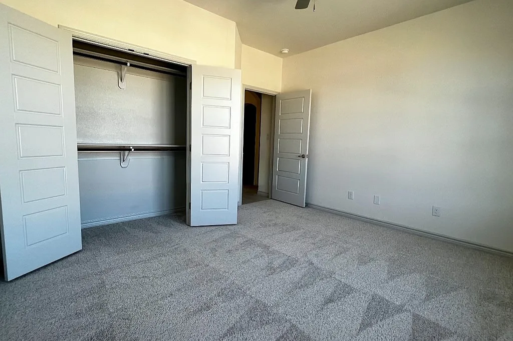 3 bed, 2.0 bath, 1800 sqft, $2,599 — Photo 3