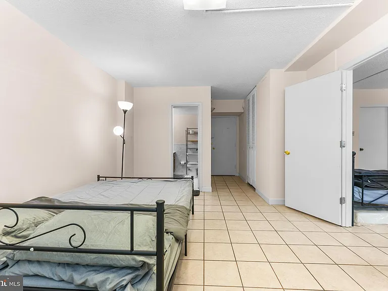 1 E University Pkwy #106 — Photo 11