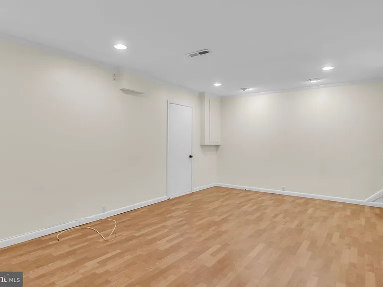 606 Northcliffe Dr — Photo 24