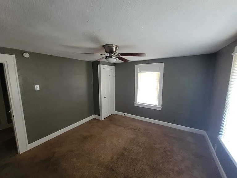 861 N Drexel Ave — Photo 4