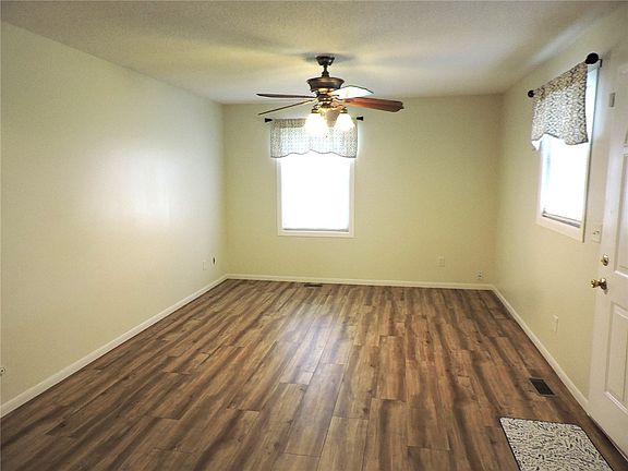 4th image of 904 Blueridge Dr