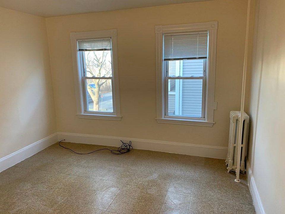 2nd image of 49-51 Holmes St #1D