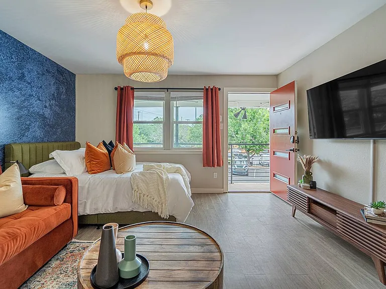 6811 Great Northern Blvd #K — Photo 1