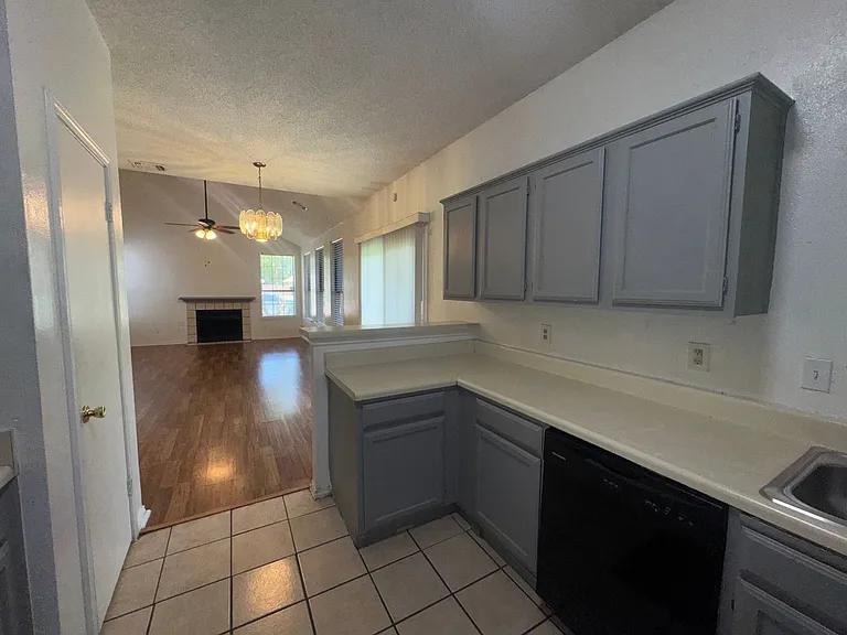 1012 Garden Trl — Photo 15