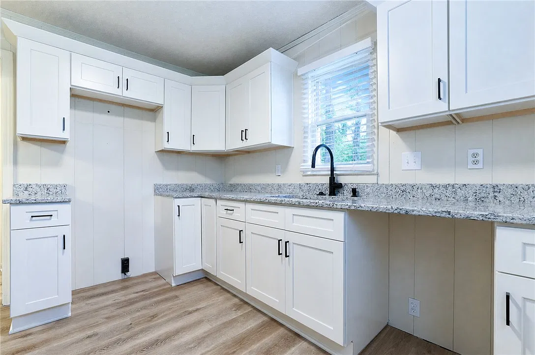 2 bed, 2.0 bath, 965 sqft, $1,600 — Photo 2
