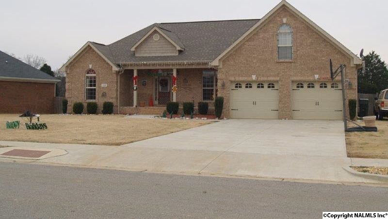 1st image of 110 Grassy Bank Dr