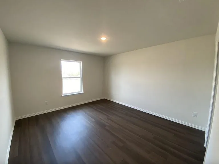 413 E Hull St — Photo 15