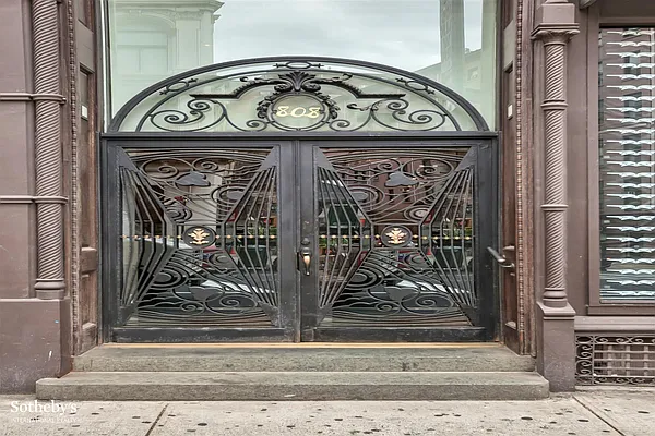 Sold by Sotheby's International Realty | media 19