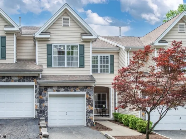 12 Ridge Ct, Pompton Lakes Boro, NJ 07442