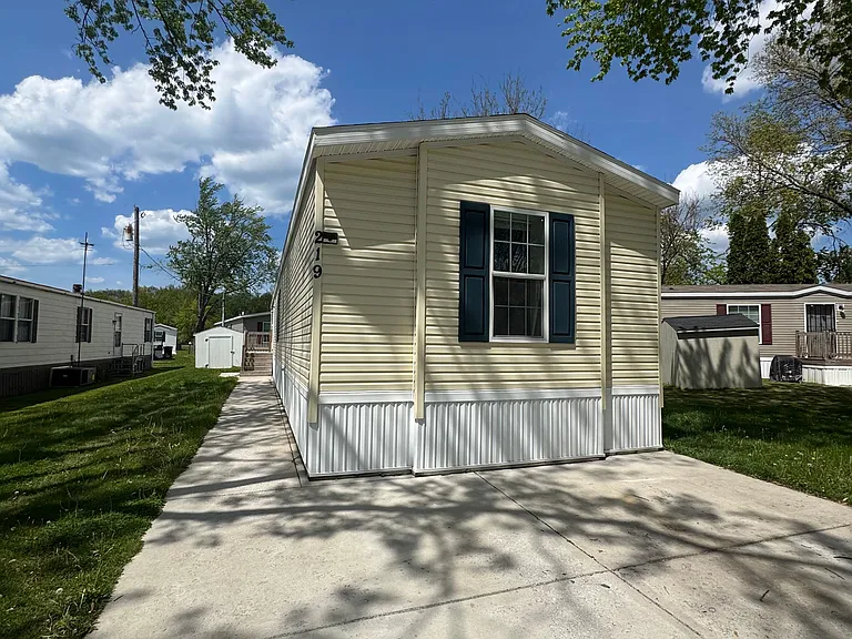 Oak Tree Village — Photo 38