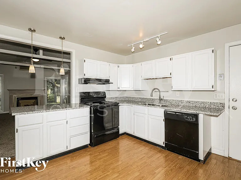 505 Vista Dr — Photo 5
