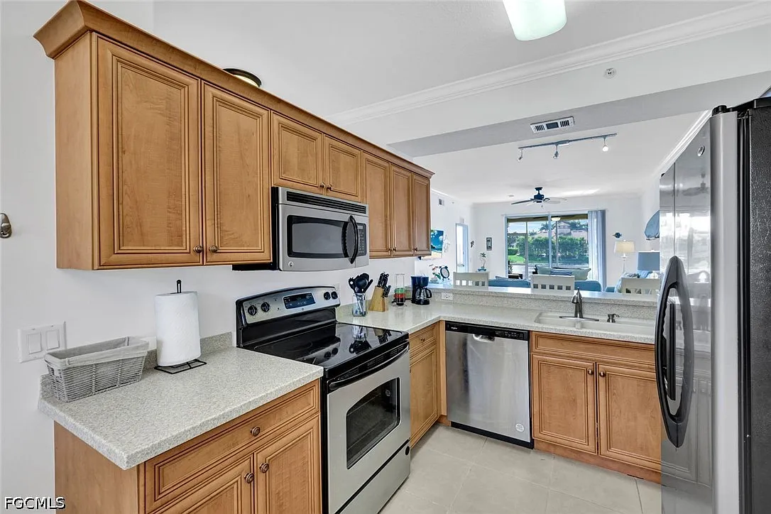 2 bed, 2.0 bath, 1121 sqft, $3,500 — Photo 3