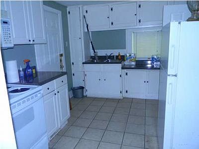 4th image of 3231 South St