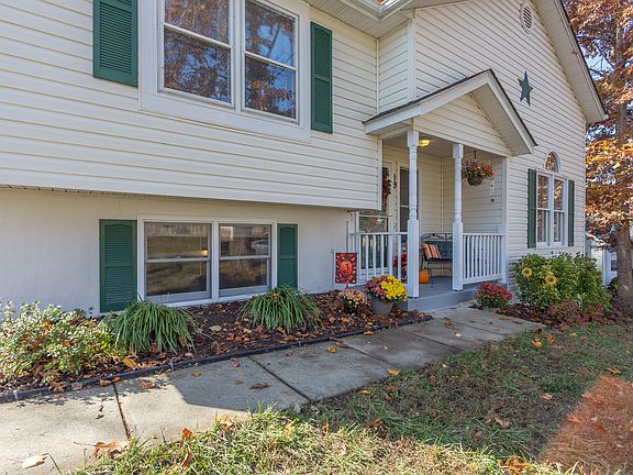 2nd image of 19 Brentwood Ln