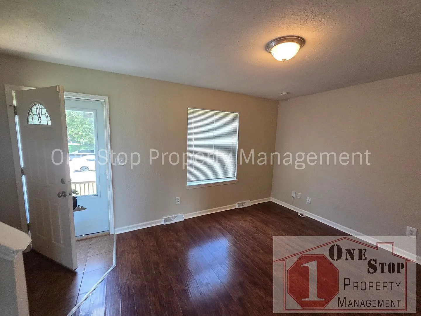 Updated 3 Bedroom, 1 Bathroom Duplex in Independence, MO — Photo 4