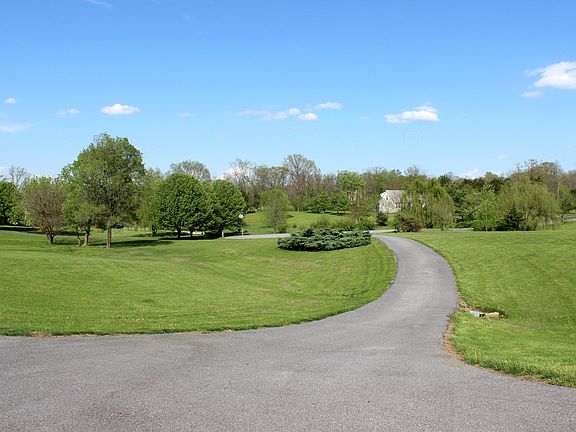 3rd image of 387 Meadowland Way