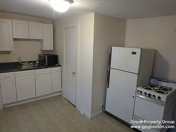 114 W 8th St #3