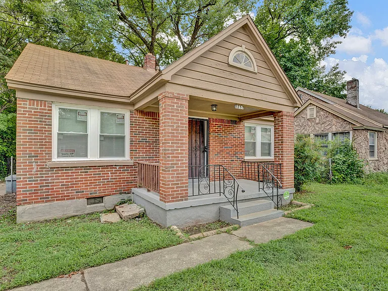 759 E Mallory Ave — Photo 1